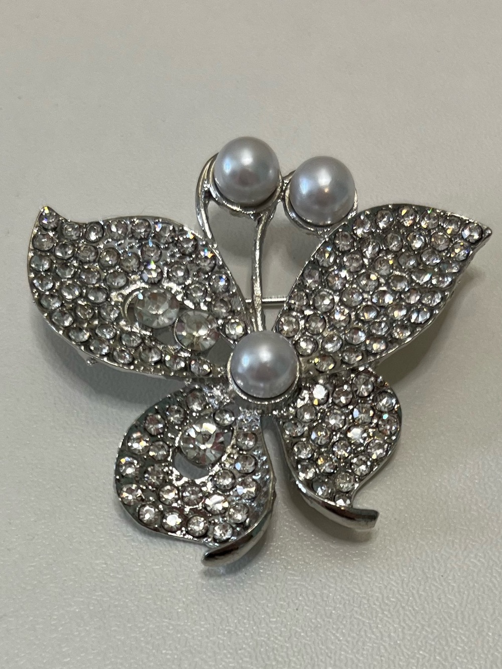 Crystal and Faux Pearl Silvertone Butterfly Brooch Pin Women’s Jewelry